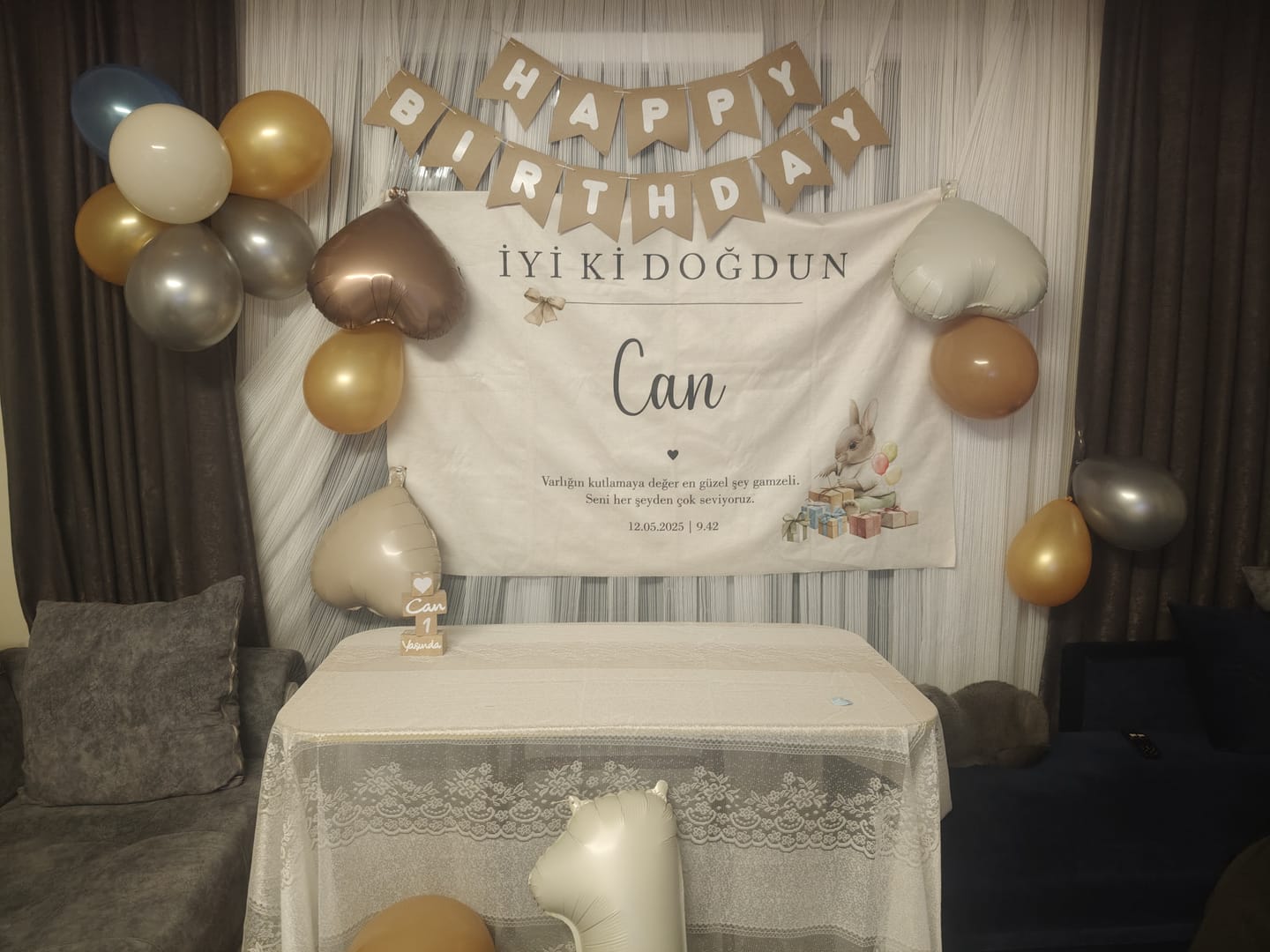 Customer photo review of Kişiselleştirilebilir Tavşan Figürlü Doğum Günü Örtüsü (#80)