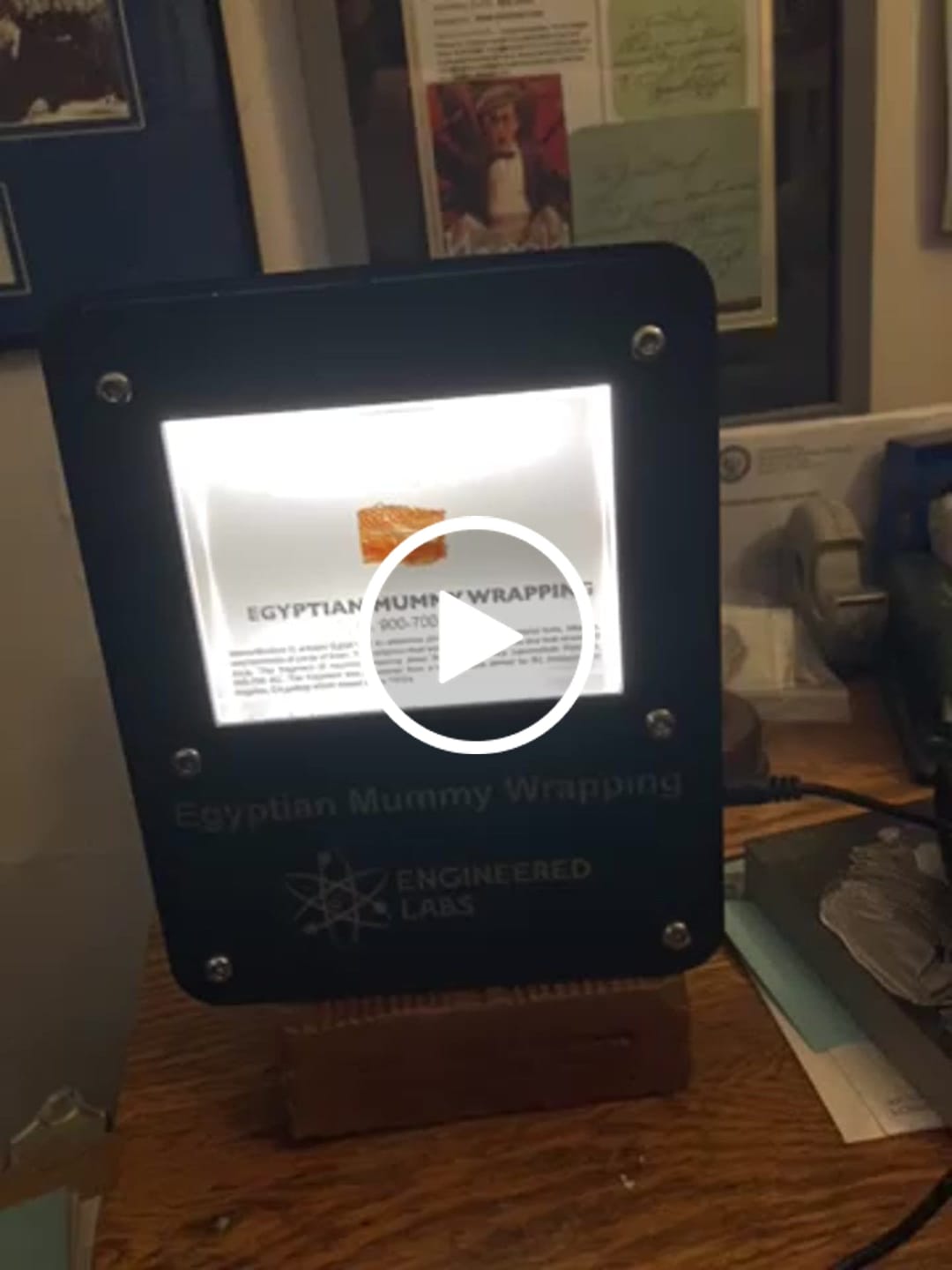 Customer video review of Customizable 3D Printed Light Display for Acrylic Artifacts