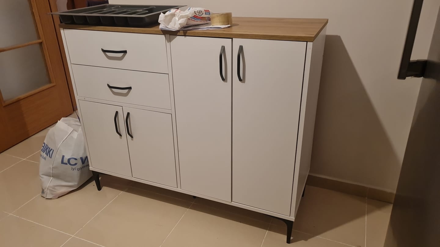 Customer photo review of Rani JE210 Kahve Köşesi Çok Amaçlı Dolap 4 Kapaklı 2 Çekmeceli Kiler Mutfak Dolabı Beyaz - Sepet Ceviz