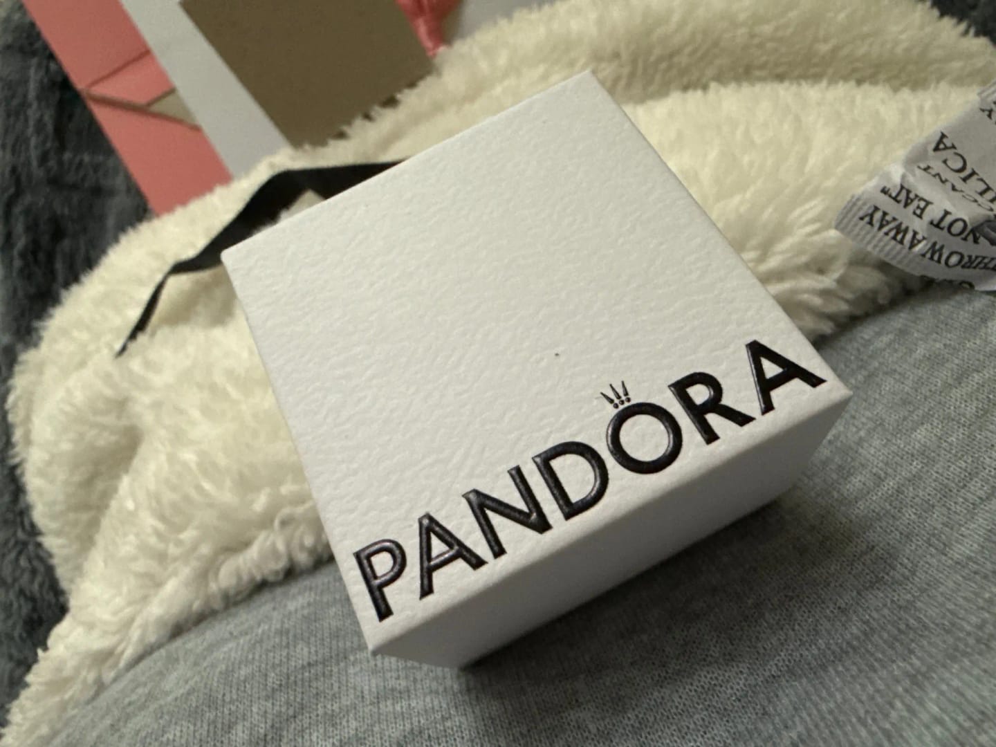 Customer photo review of Caja Pandora