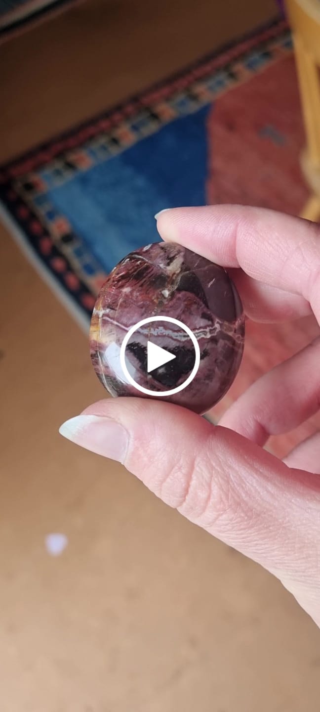 Customer video review of Bois Silicifié - Mini-galet