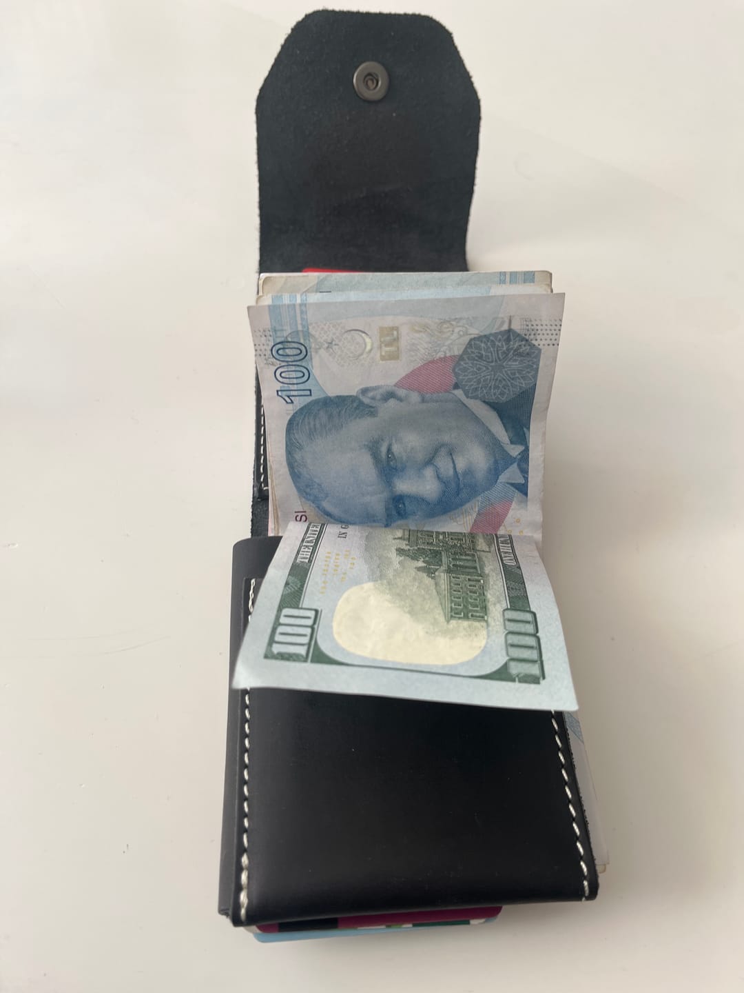 Customer photo review of Arvenzo - El Yapımı Hakiki Deri Erkek Cüzdanı