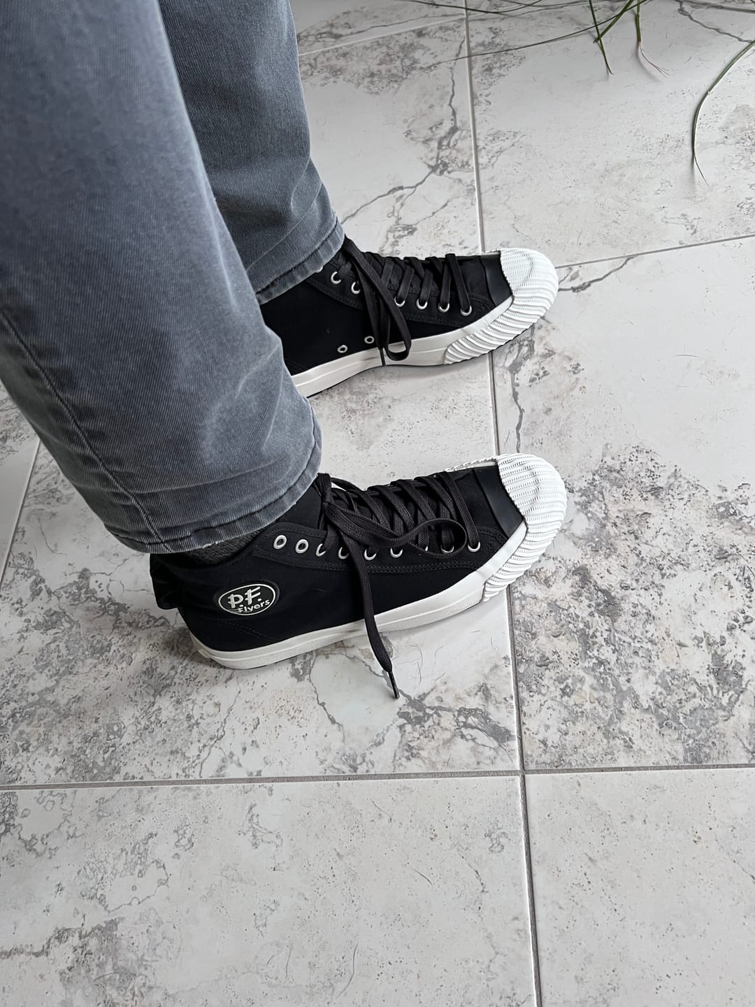 Customer photo review of Grounder High-Top Black/Sea Salt