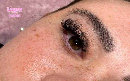 Customer photo review of Mixed U-Shape Lashes (36 rows)