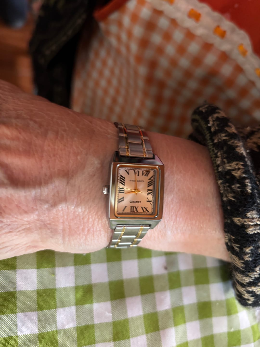 Customer photo review of Reloj Casio Tank Análogo LTP-V007SG-9BUDF Acero Champaña