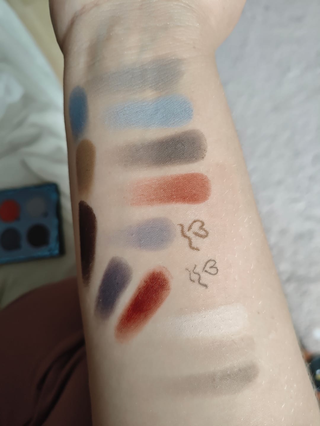 Customer photo review of Misty Spirit 雾影重灵 All Matte Eyeshadow Palette