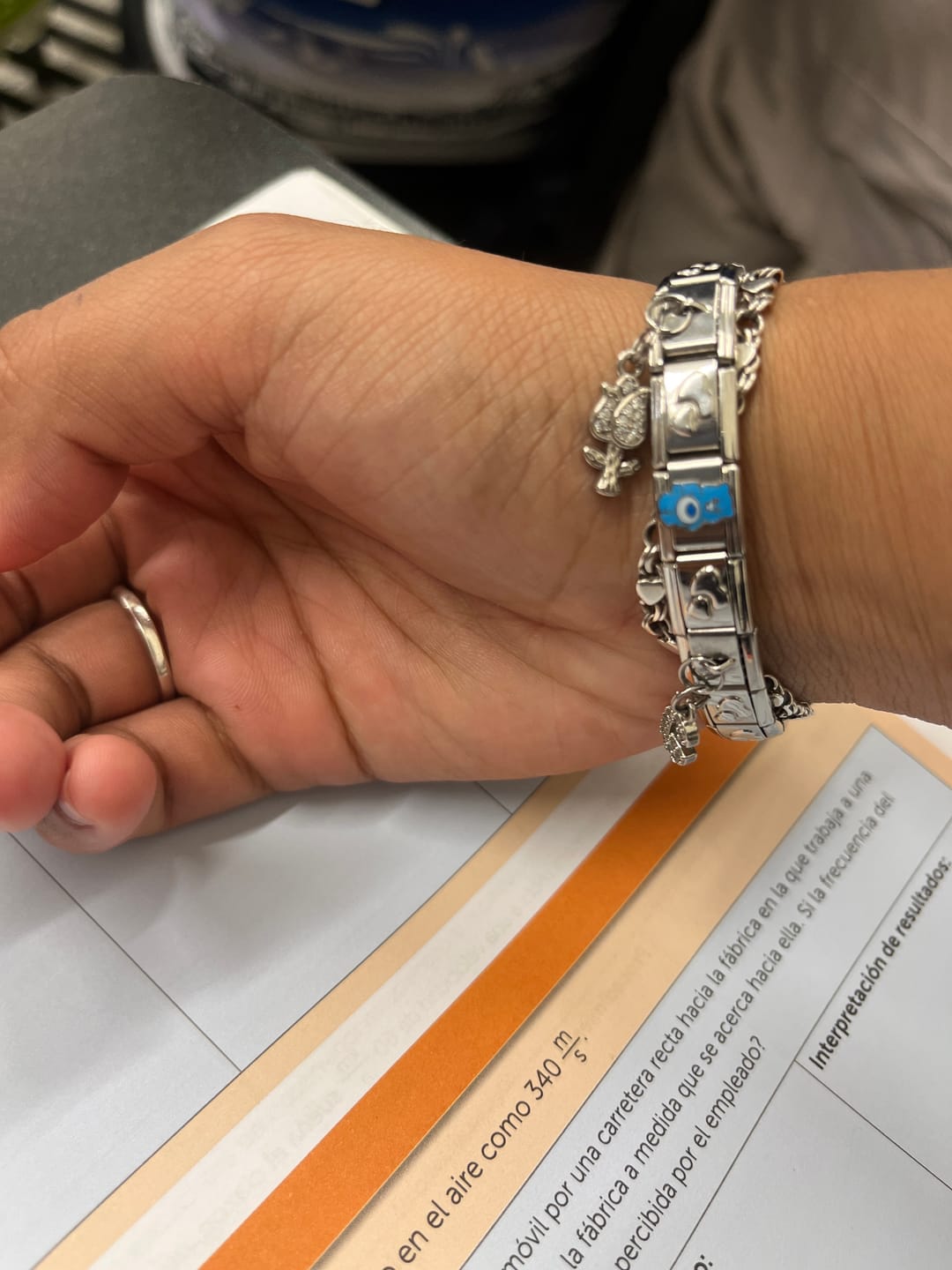 Customer photo review of Pulsera Italiana Con Contorno Corazon
