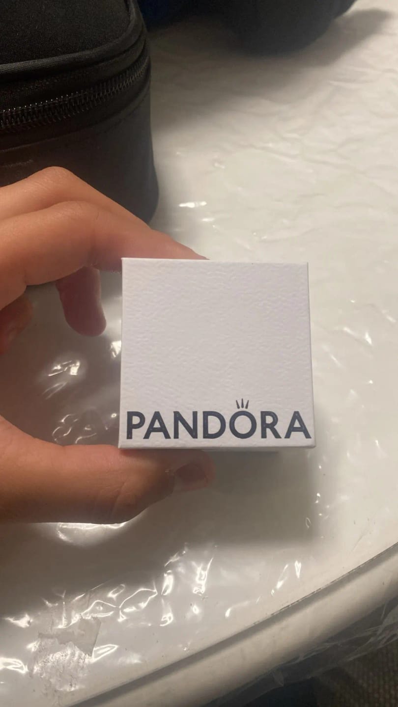 Customer photo review of Caja Pandora