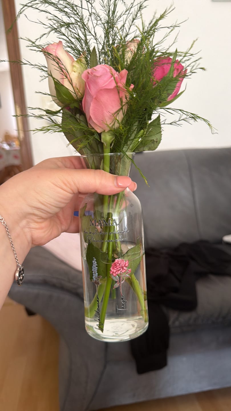 Customer photo review of Mamas Garten - Personalisierte Vase mit Namen und Blumen für Mama und Oma