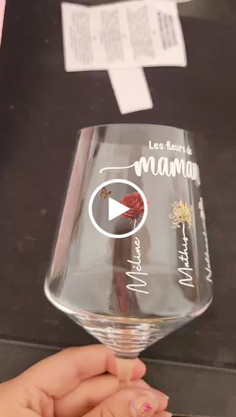 Customer video review of Le jardin de Mamie - Verre à vin personnalisé avec fleurs de naissance pour Maman et Mamie