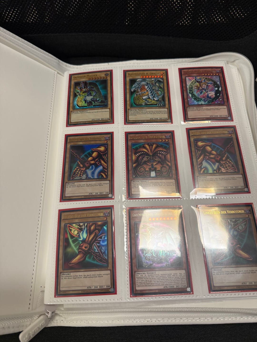 Customer photo review of TCG Sammelkarten Binder Groß Weiß für 360 Karten – Sammelordner für Pokémon, Yu‑Gi‑Oh!, One Piece, Lorcana & Magic, 9‑Pocket, PU‑Leder mit Reißverschluss