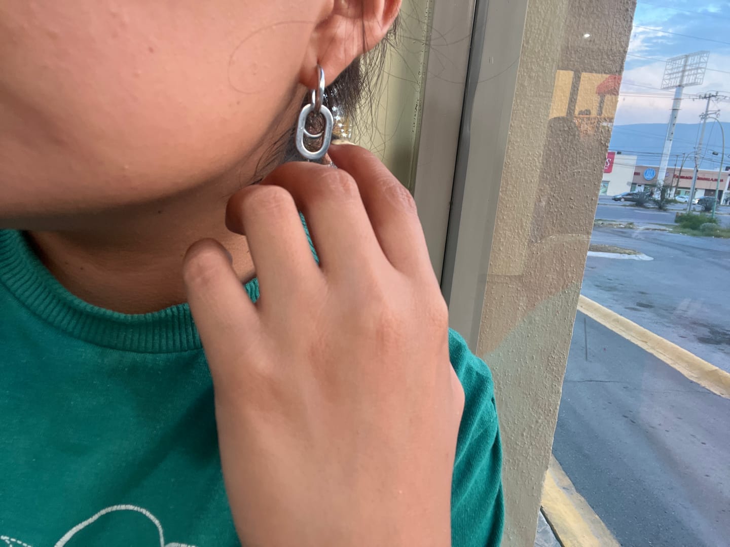Customer photo review of Par Arracada Con Doble Dije 2 en 1