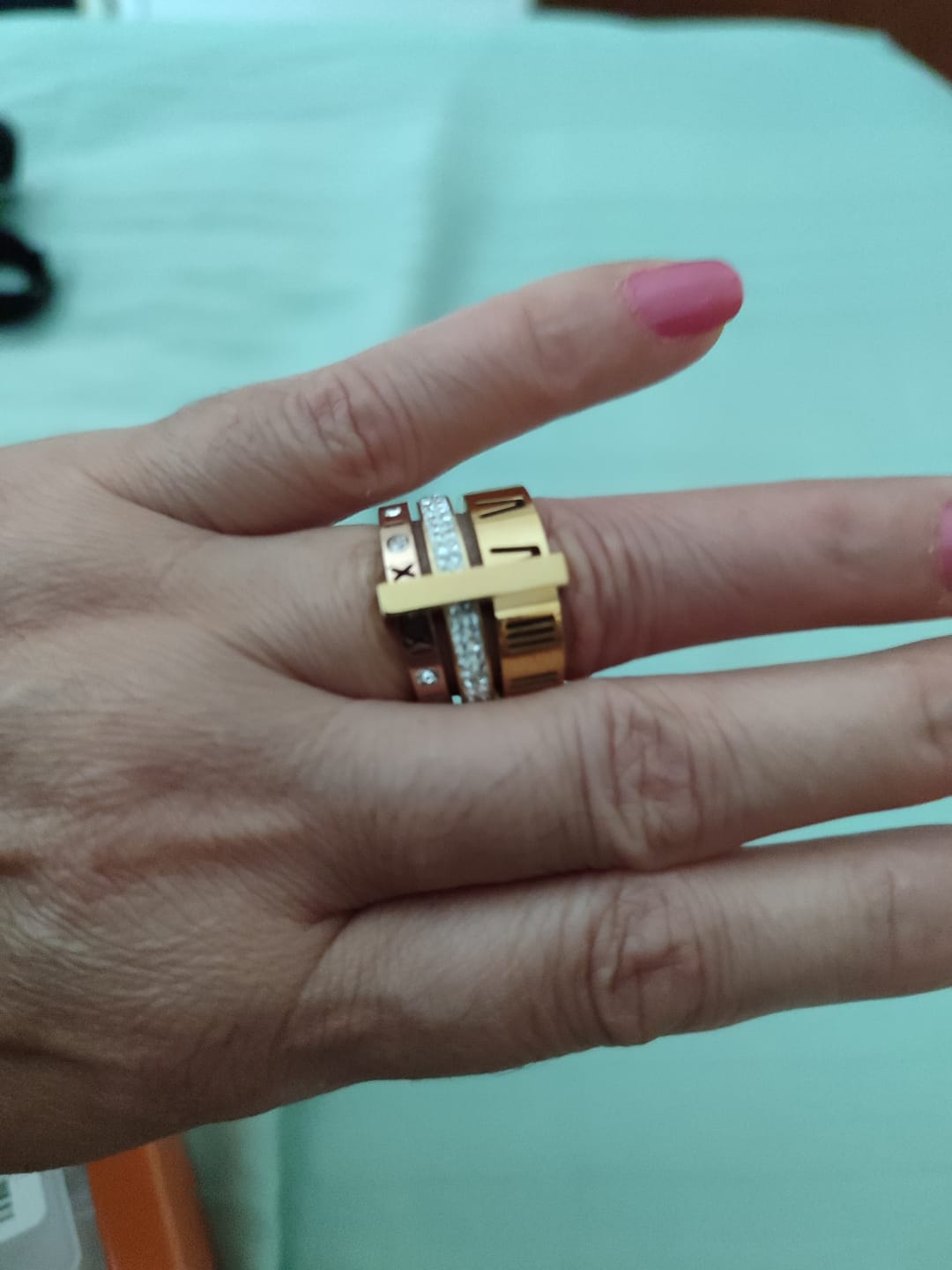 Customer photo review of Anel Triplo Momentos Banhado em Ouro 18k