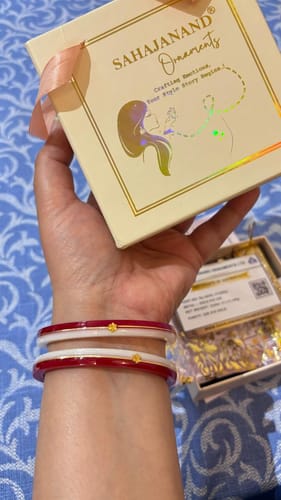 Customer photo review of Sindoor Shvetika  – Sindoor Red with Pure White 916 22k Gold (2 pis)