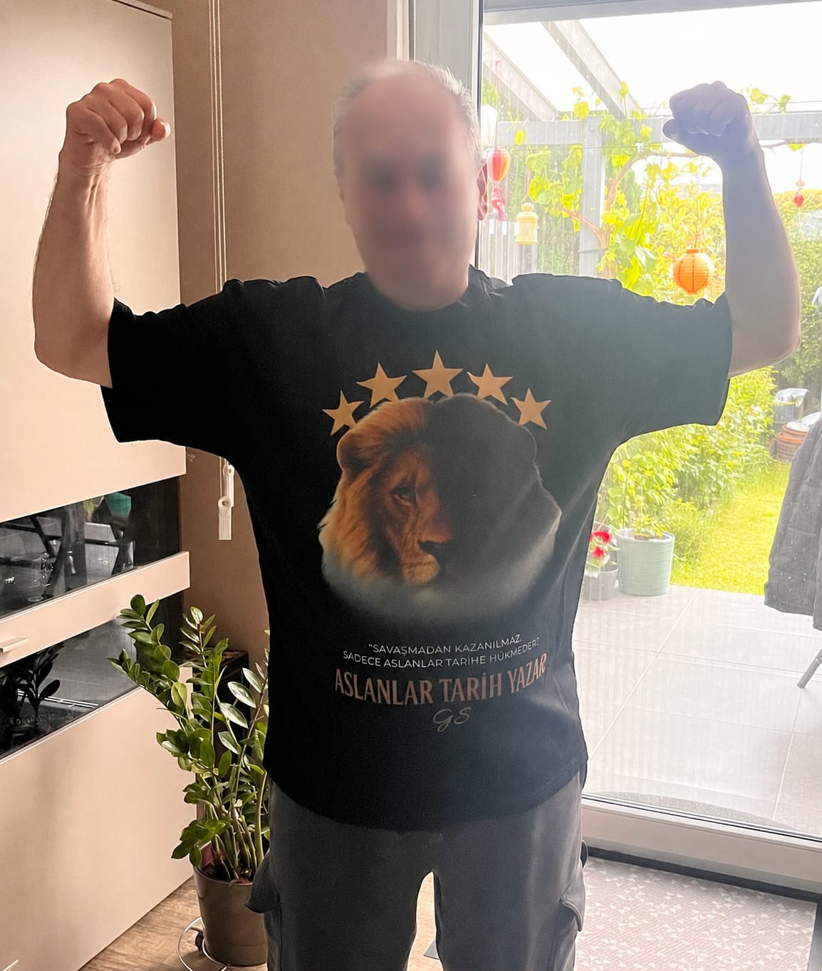 Customer photo review of ASLANLAR TARIH YAZAR - Oversized Shirt