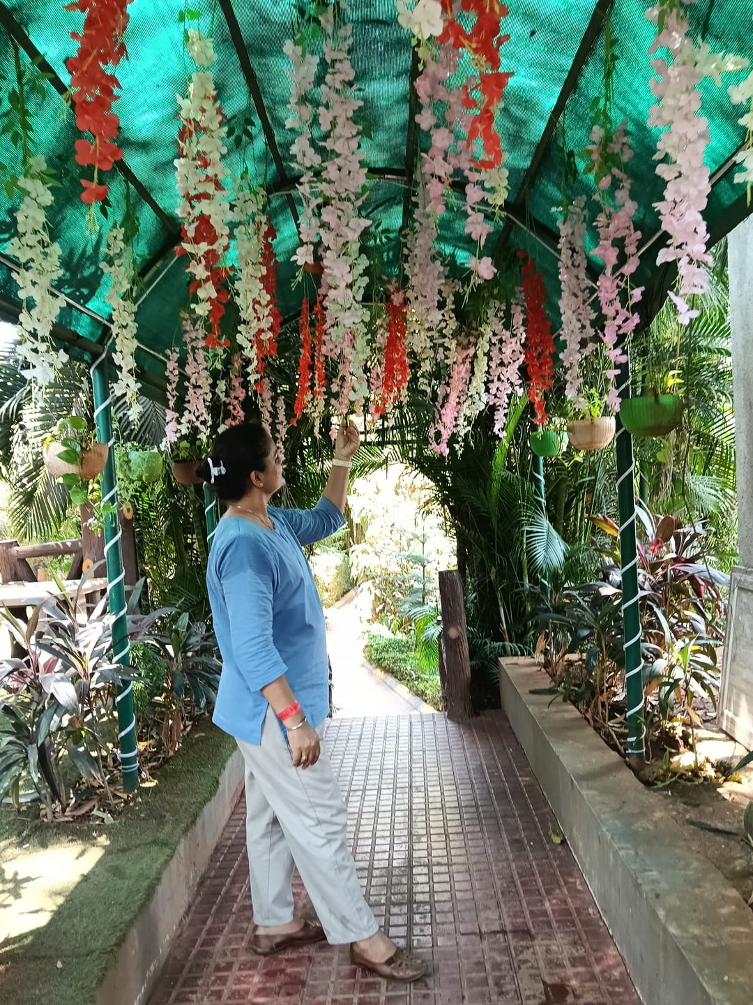 Customer photo review of Women English Blue Airy Linen Split Neck Short Kurta