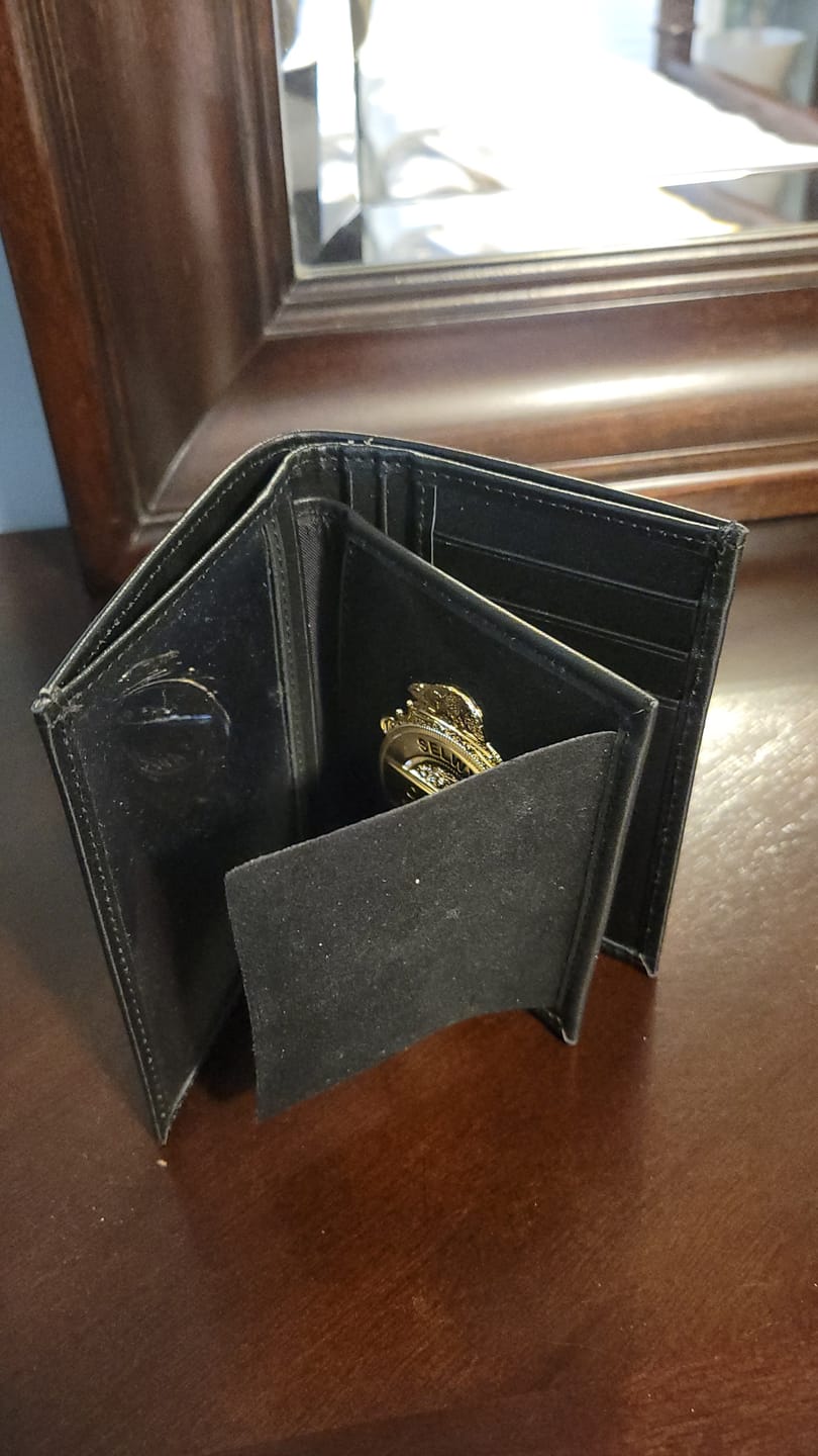 Customer photo review of SW4 New Leather Badge Case