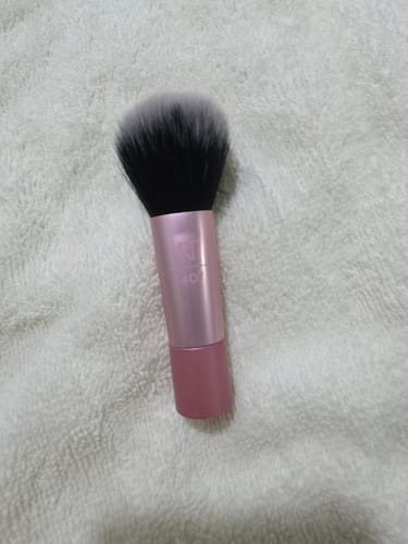 مراجعة بالصور من عميل لمنتج Real Techniques Powder Brush Mini and Bronzer Sam & Neck