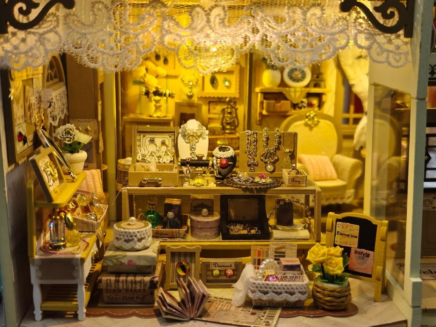 Customer photo review of Vitrine's Tale