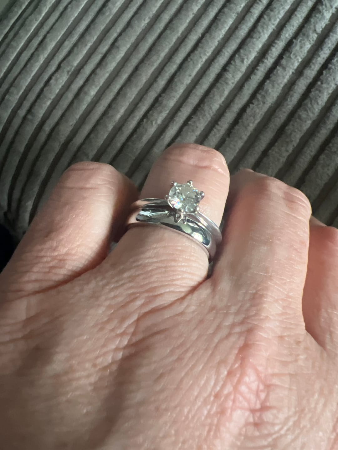 Customer photo review of White Gold 4mm Wonder Ring