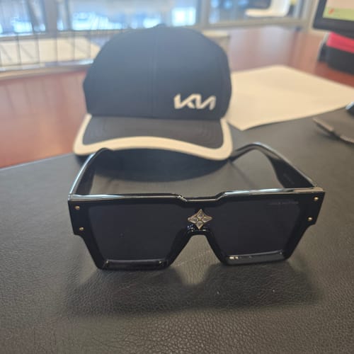 Customer photo review of L/V Cyclone Sunglasses