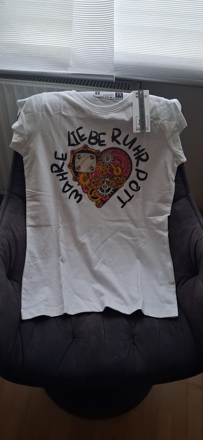 Customer photo review of Ruhrpott Round neck T-Shirt Women-RRT554