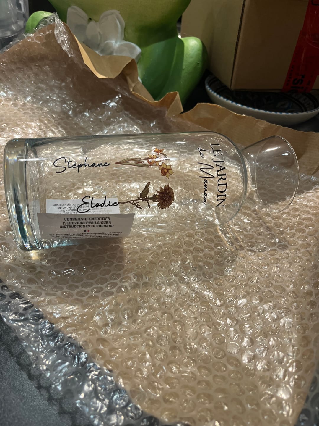 Customer photo review of Toujours en fleur – Vase personnalisé en verre avec fleurs et prénoms pour parents et grands-parents