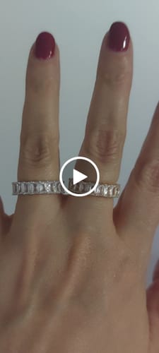 Customer video review of Anello Baguette con Grandi Zirconi Bianchi