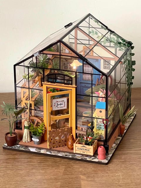 Customer photo review of Miniature House - Cathy's Flower House