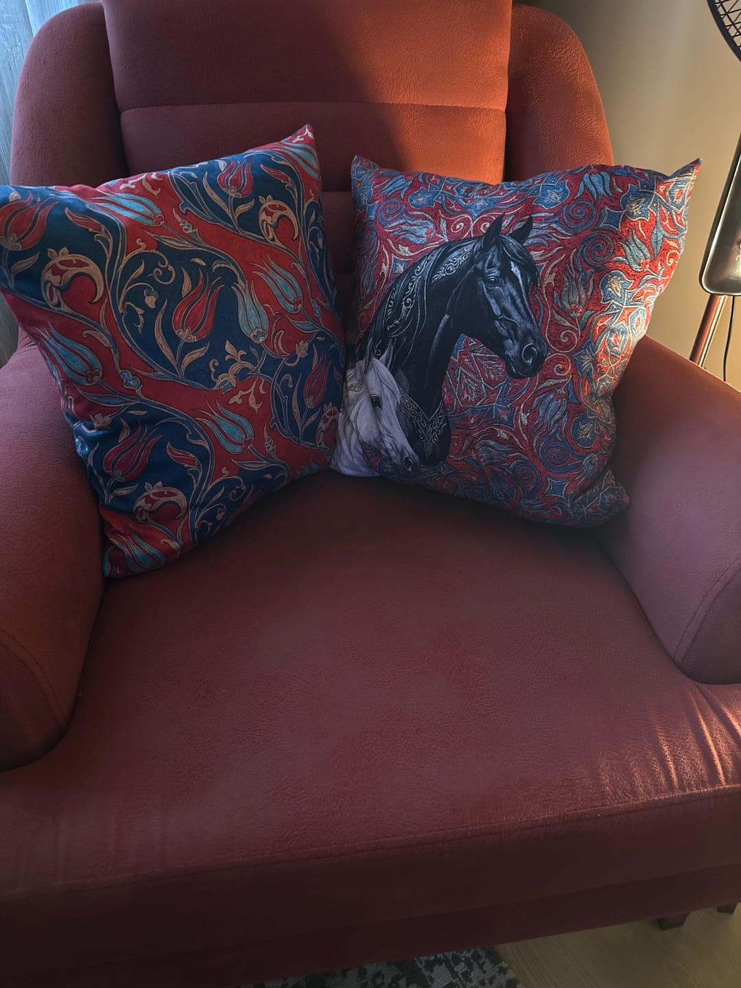 Customer photo review of Çini Motifli Siyah Beyaz At Hediye Seti - 4 Parça