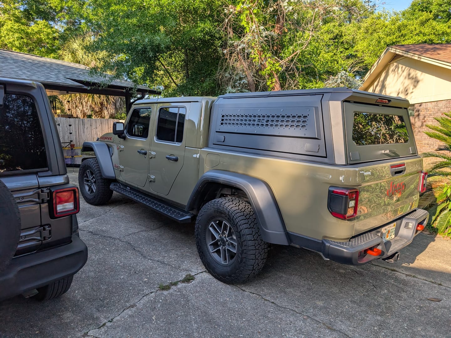Customer photo review of Rough Country 73405 Truck Bed Cap | Modular | 5' Bed | Jeep Gladiator JT 4WD (2020-2026)