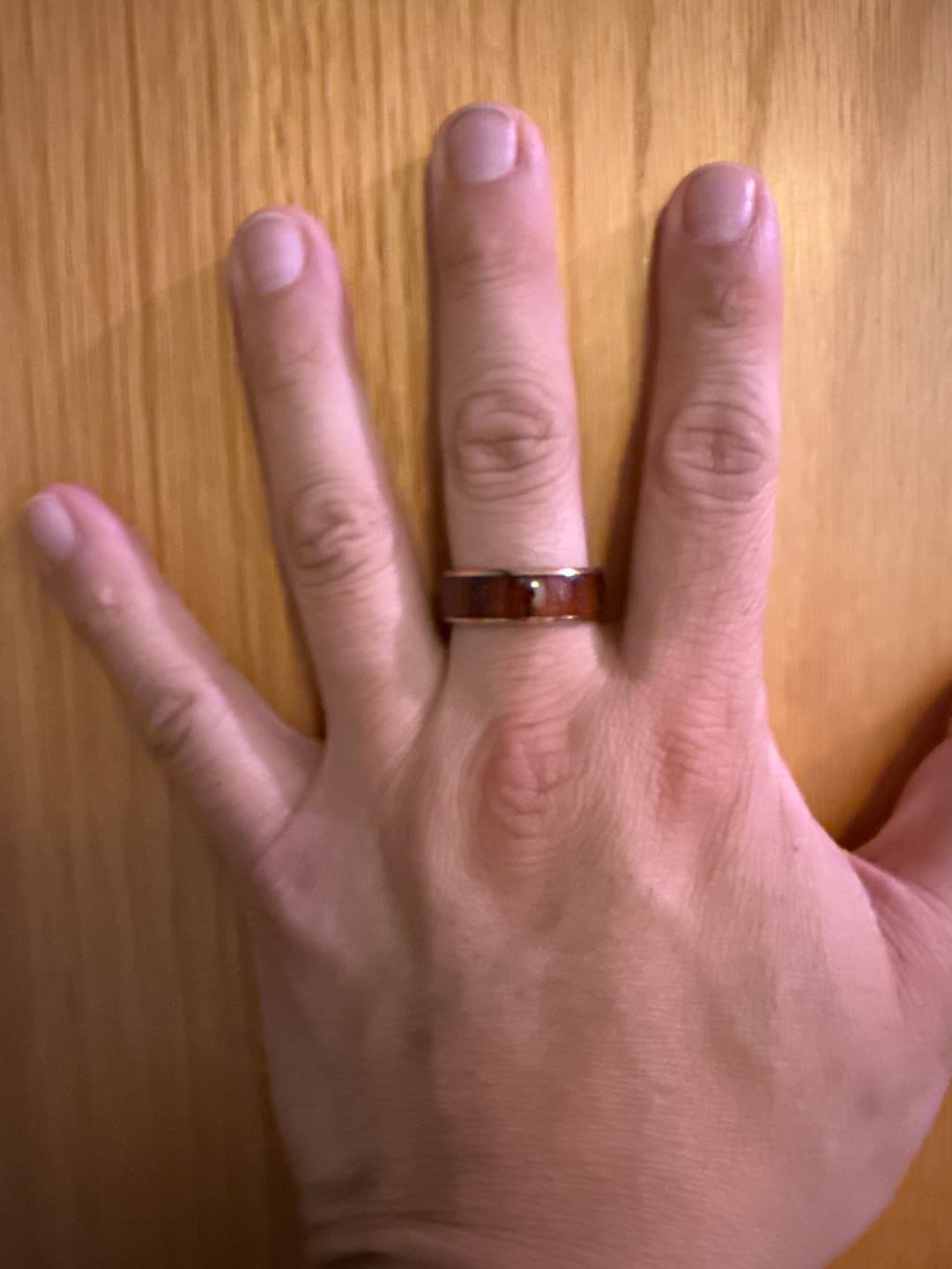 Customer photo review of Anillo Madera - Tungsteno