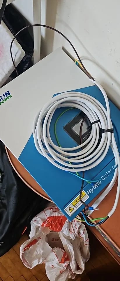 Customer photo review of EASUN POWER 2.2KW Solar Inverter 12V 220V Hybrid Inverter 80A MPPT Solar Charger