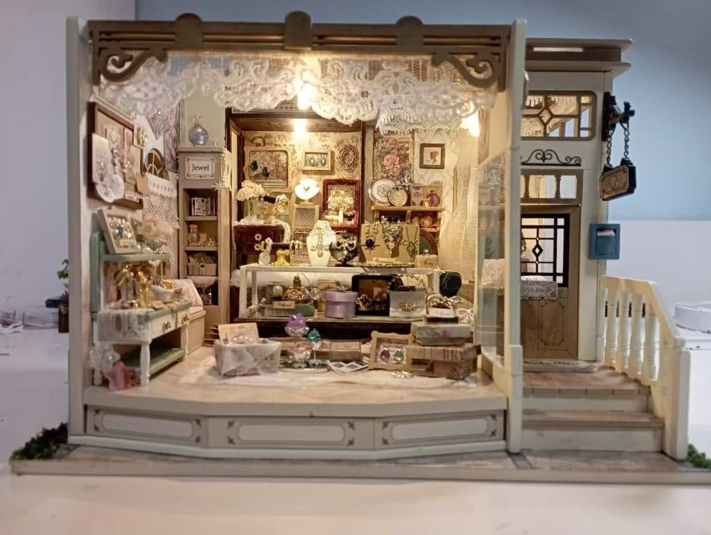 Customer photo review of Vitrine's Tale