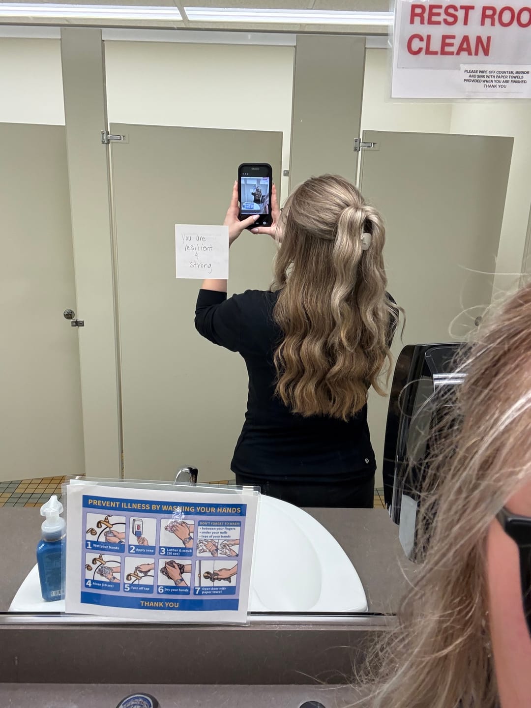 Customer photo review of Weightless Hydrating Shampoo