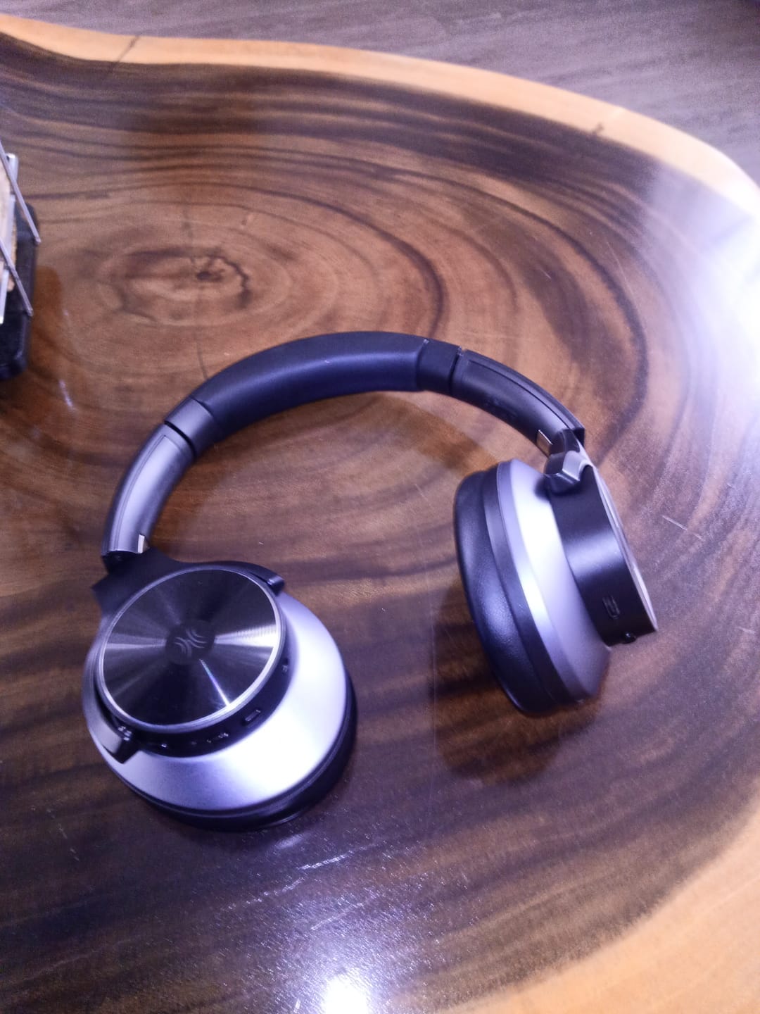 Customer photo review of Oneodio A Series - Bluetooth 5.0 Active Noise Cancelling Wireless Headphones - Built-in Microphone, Type C Charging & Carry Case - Extended 2 Year Warranty Included