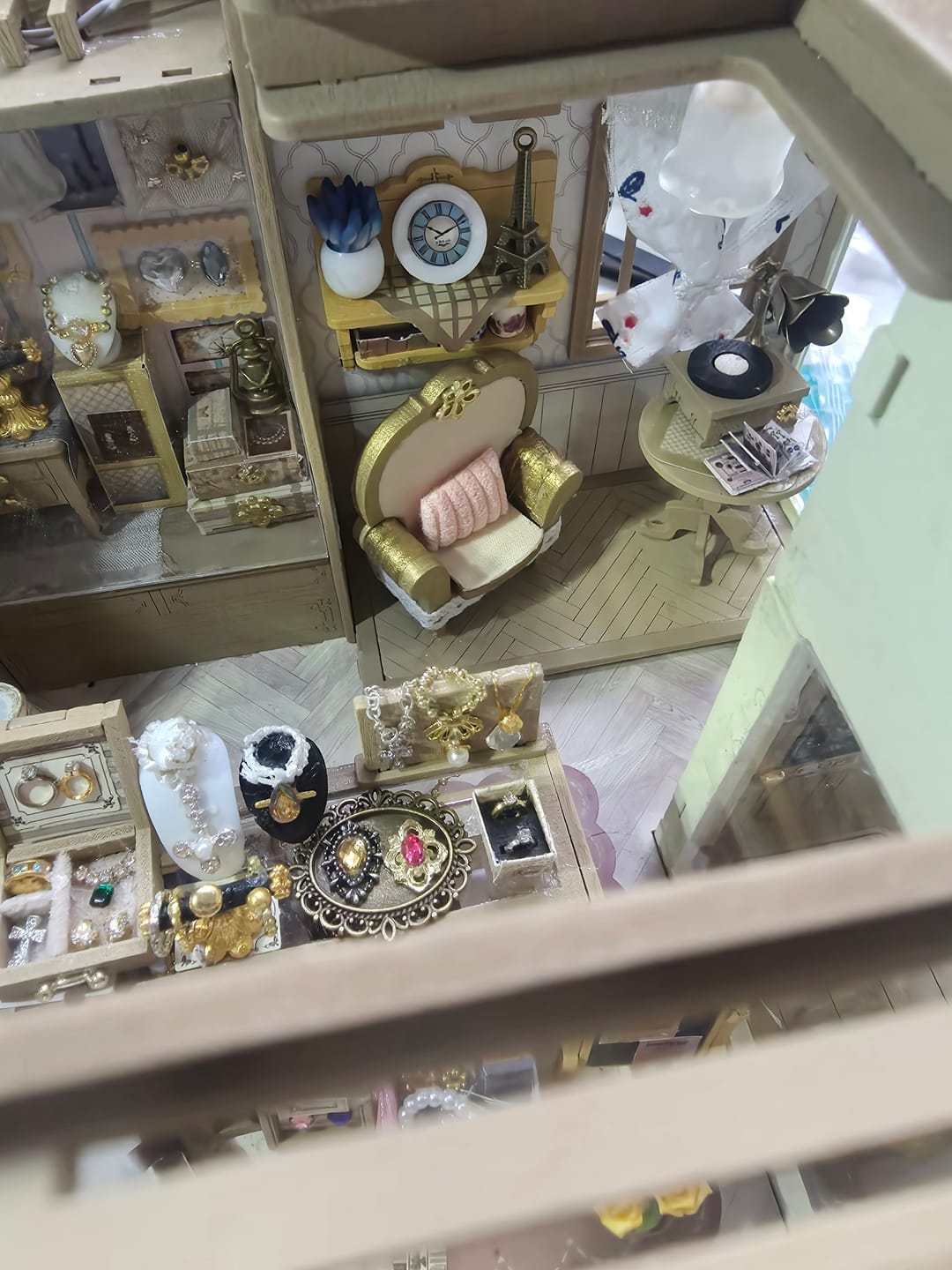 Customer photo review of Vitrine’s Tale DIY Miniature House