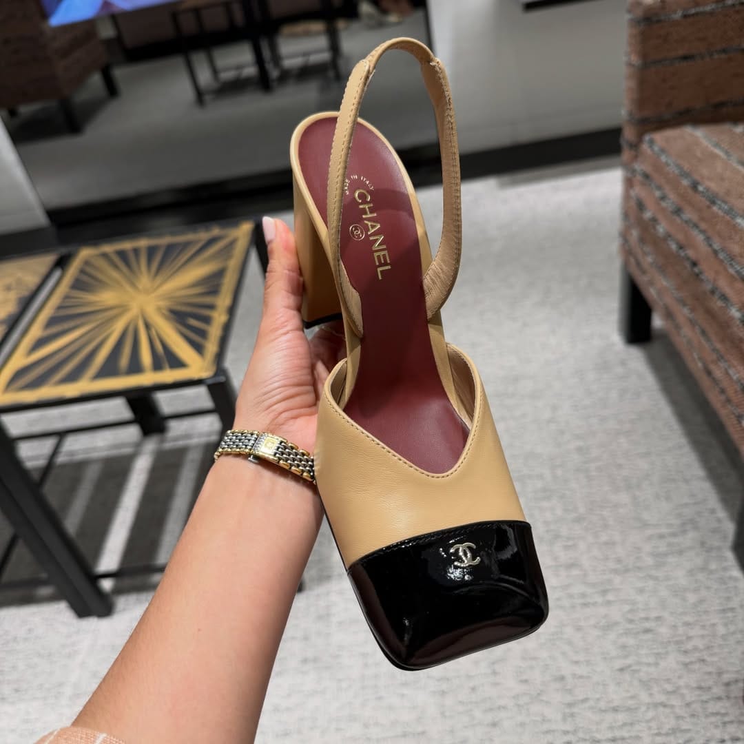 Customer photo review of CC 26s Mary Jane Sandals 90 Beige Patent Leather Sheepskin 653545