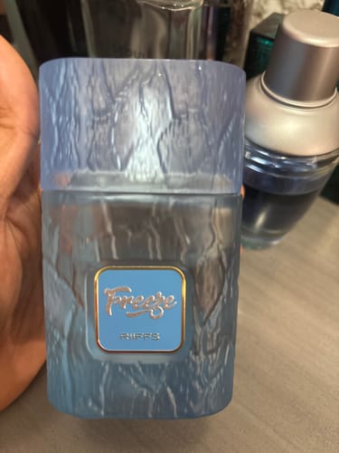 Reseña con foto de un cliente sobre Perfume Riiffs FREEZE 100ML XDP