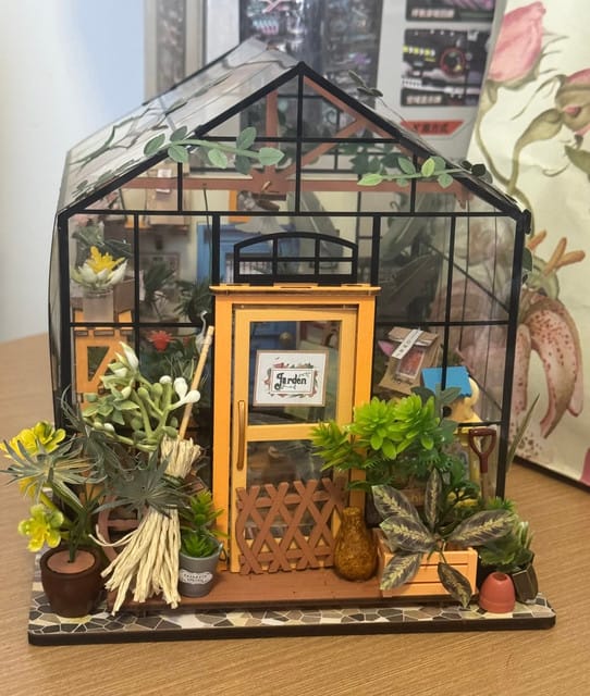 Customer photo review of Miniature House - Cathy's Flower House