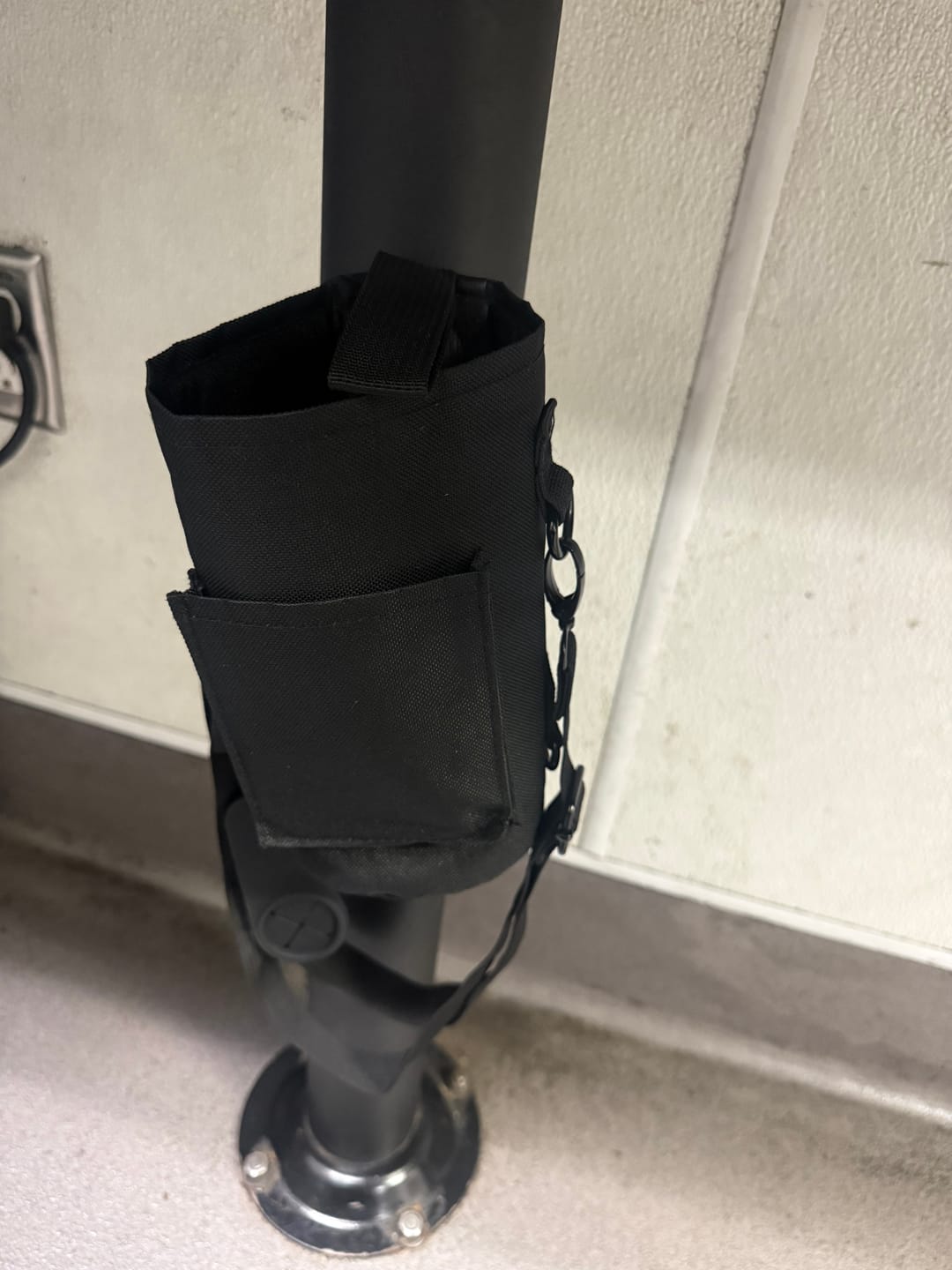 Customer photo review of Magnetic Gym Water Bottle Bag