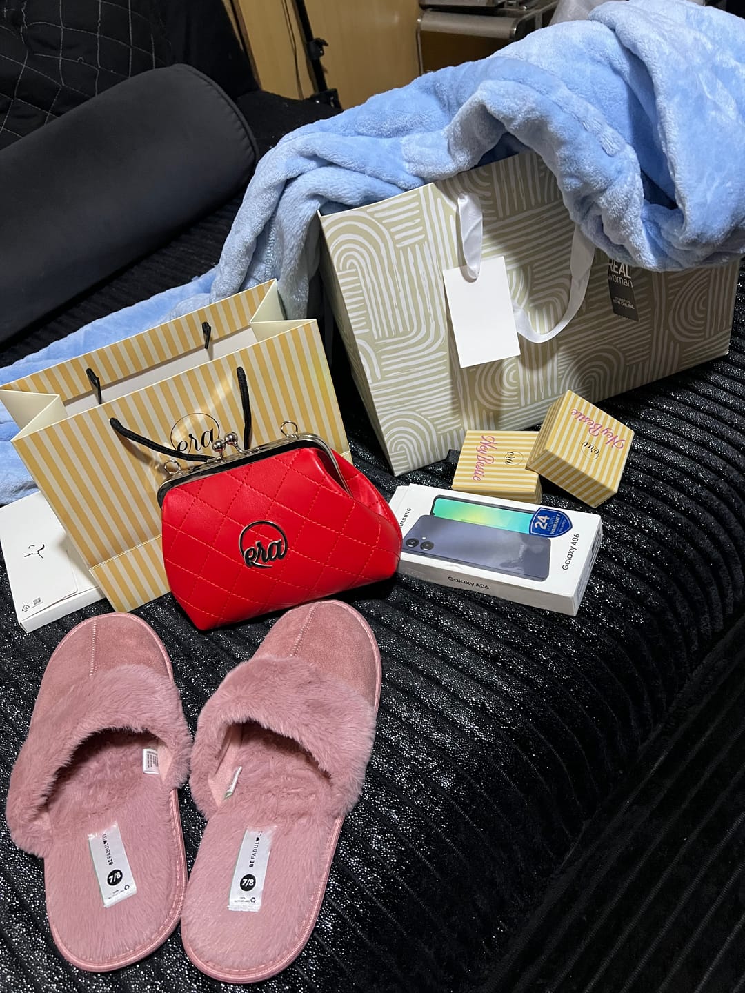 Customer photo review of Gold Era Necklace