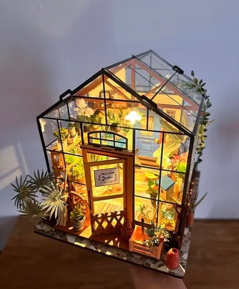 Customer photo review of Miniature House - Cathy's Flower House