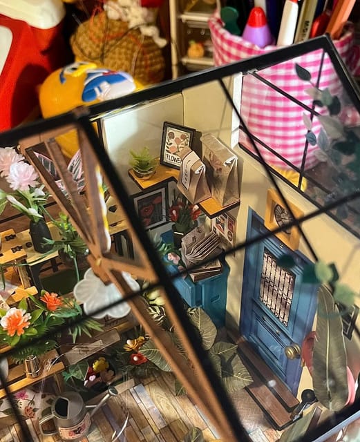 Customer photo review of Miniature House - Cathy's Flower House