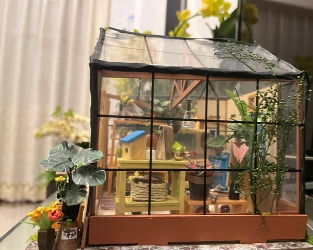 Customer photo review of Miniature House - Cathy's Flower House