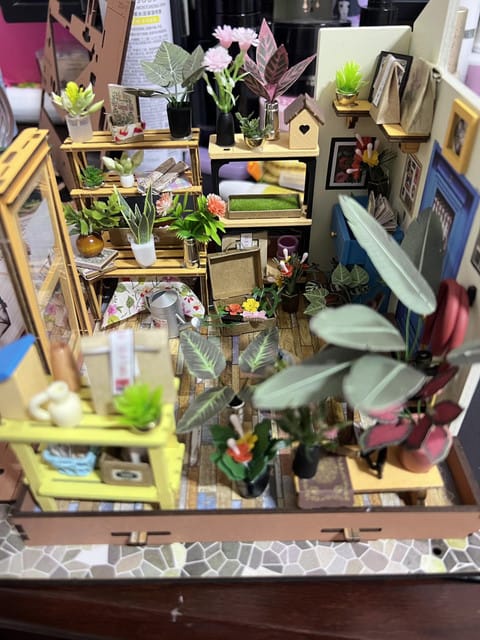 Customer photo review of Miniature House - Cathy's Flower House