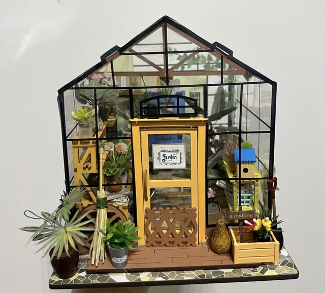 Customer photo review of Miniature House - Cathy's Flower House