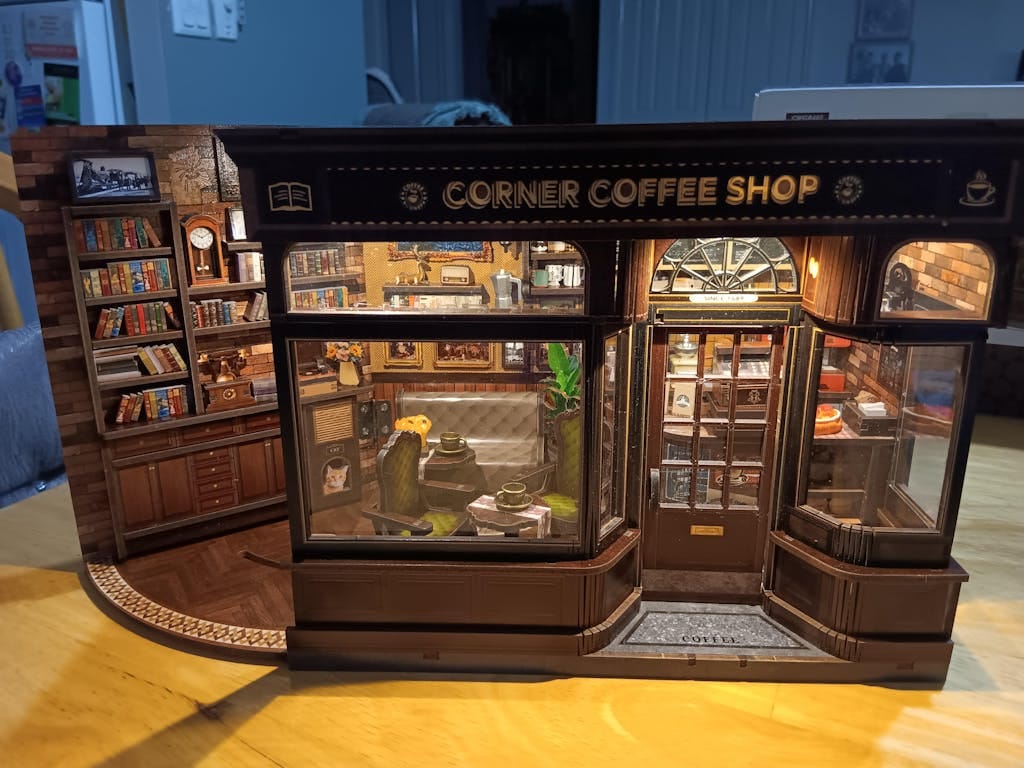 Customer photo review of Miniature House - Corner Coffee Shop