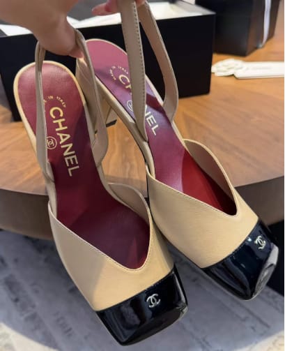 Customer photo review of CC 26s Mary Jane Sandals 90 Beige Patent Leather Sheepskin 653545
