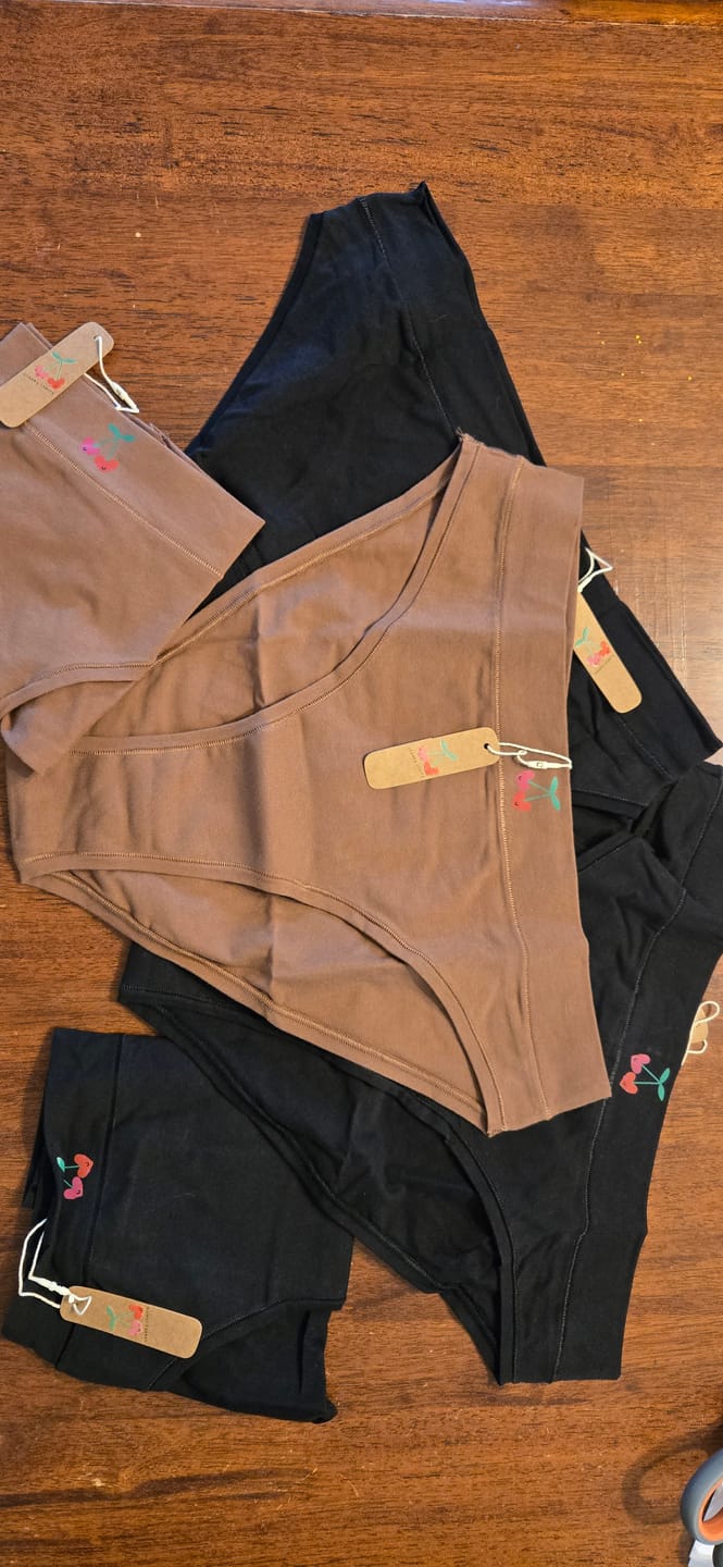 Customer photo review of Leakproof Cheeky Brief Liner